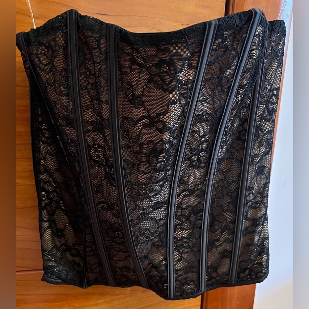 New Fashion Nova lace bustier corset tube top. Size medium.